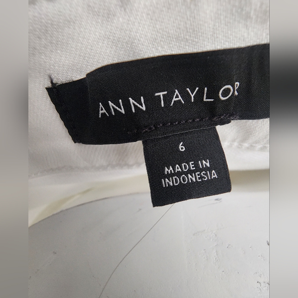 NWT-Ann Taylor White Bootcut Jeans!!๐ฉต๐ - Picture 8 of 10
